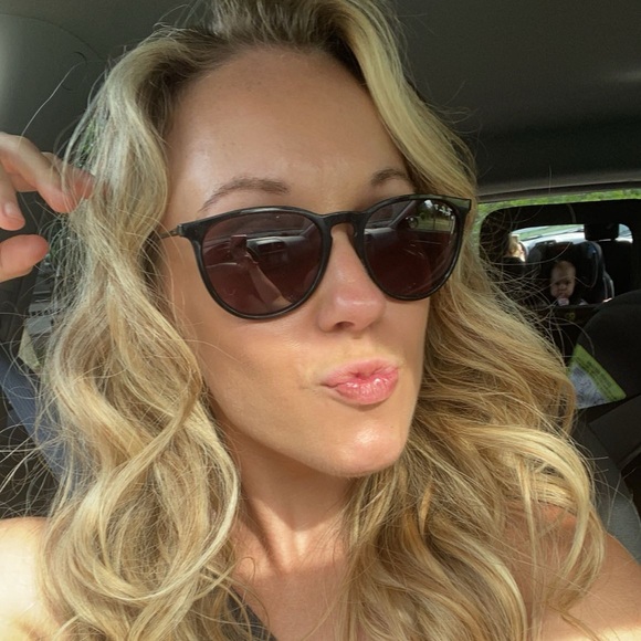 Meet your Posher, Holly - Picture 1 of 4